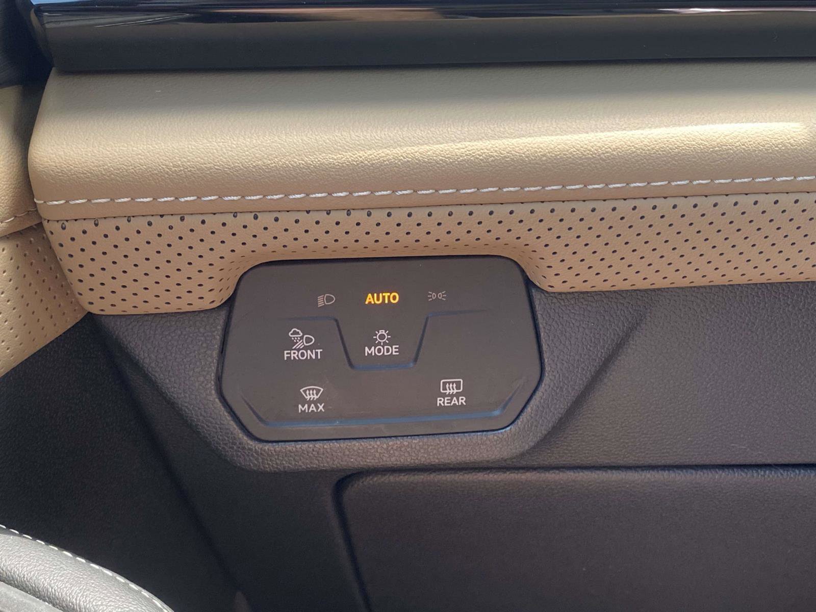 Used 2024 Volkswagen Atlas Cross Sport SE FWD image 19