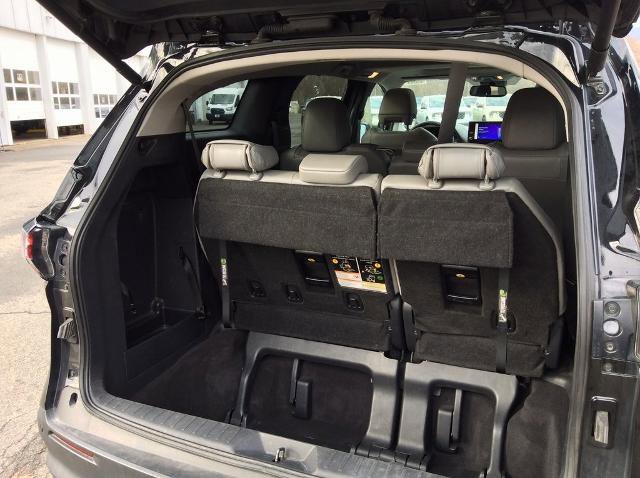 Used 2025 Toyota Sienna XLE image 10