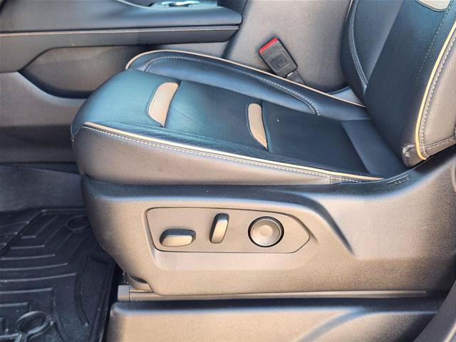 Used 2024 GMC Yukon AT4 w/ Technology Package AWD/4WD image 23