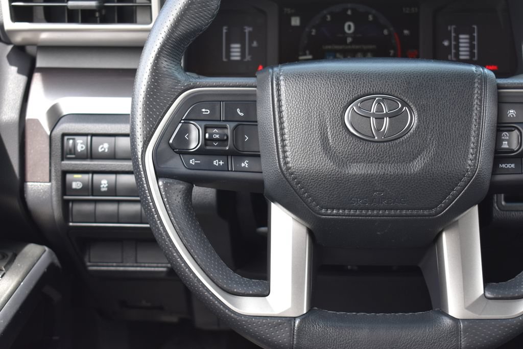 Used 2025 Toyota 4Runner SR5 AWD/4WD image 16
