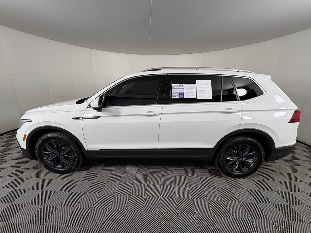 Used 2022 Volkswagen Tiguan SE w/ Panoramic Sunroof Package image 4