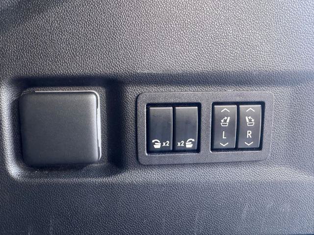Used 2023 GMC Yukon Denali Ultimate AWD/4WD image 21