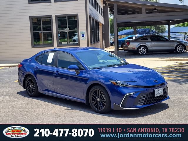 Used 2025 Toyota Camry SE w/ Convenience Package FWD image 7