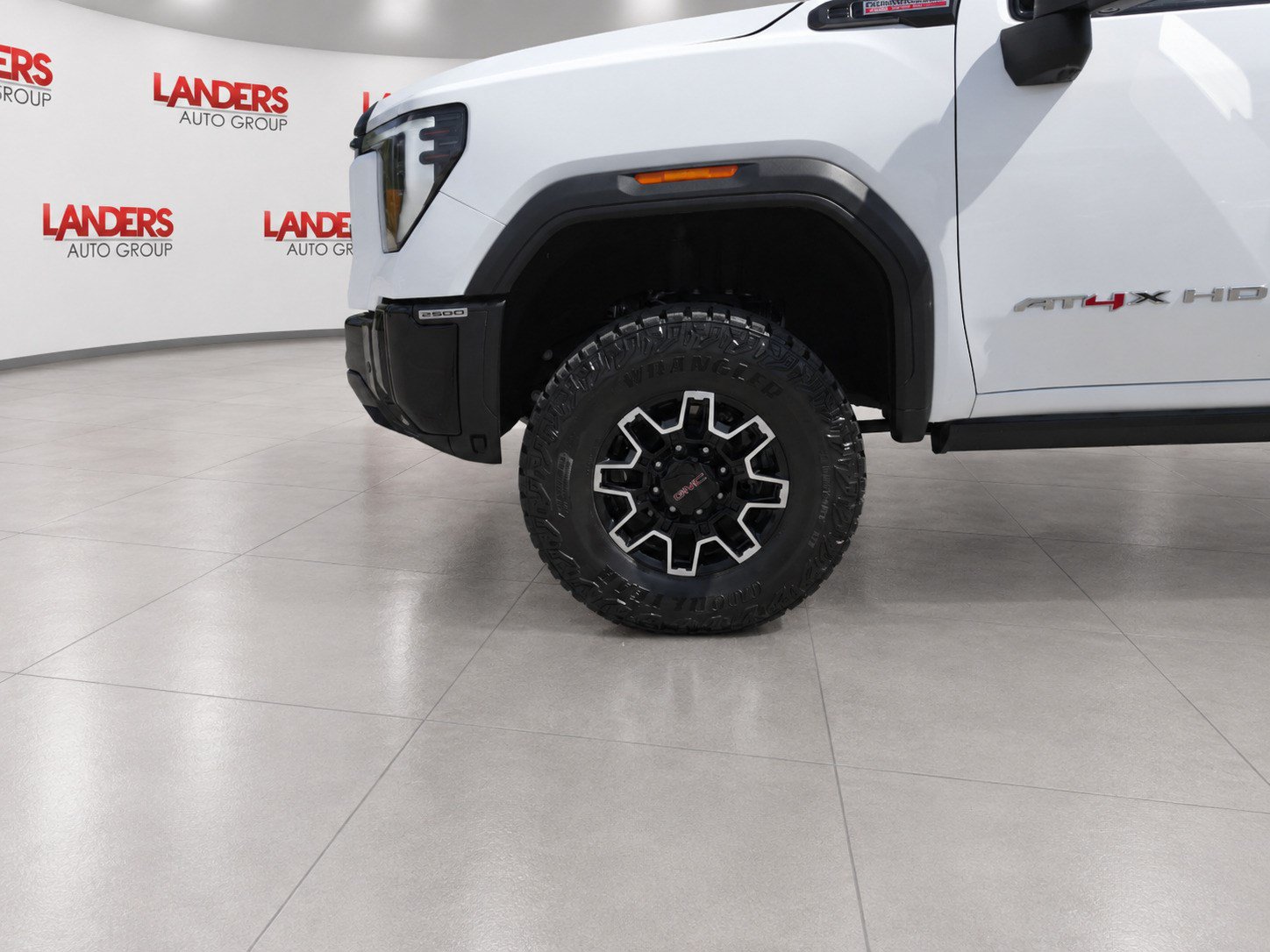Used 2025 GMC Sierra 2500 AT4X AWD/4WD image 10