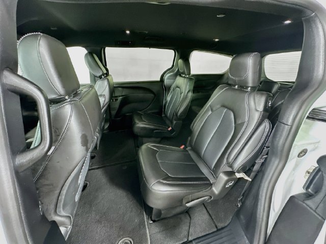 Used 2025 Chrysler Pacifica Select FWD image 29