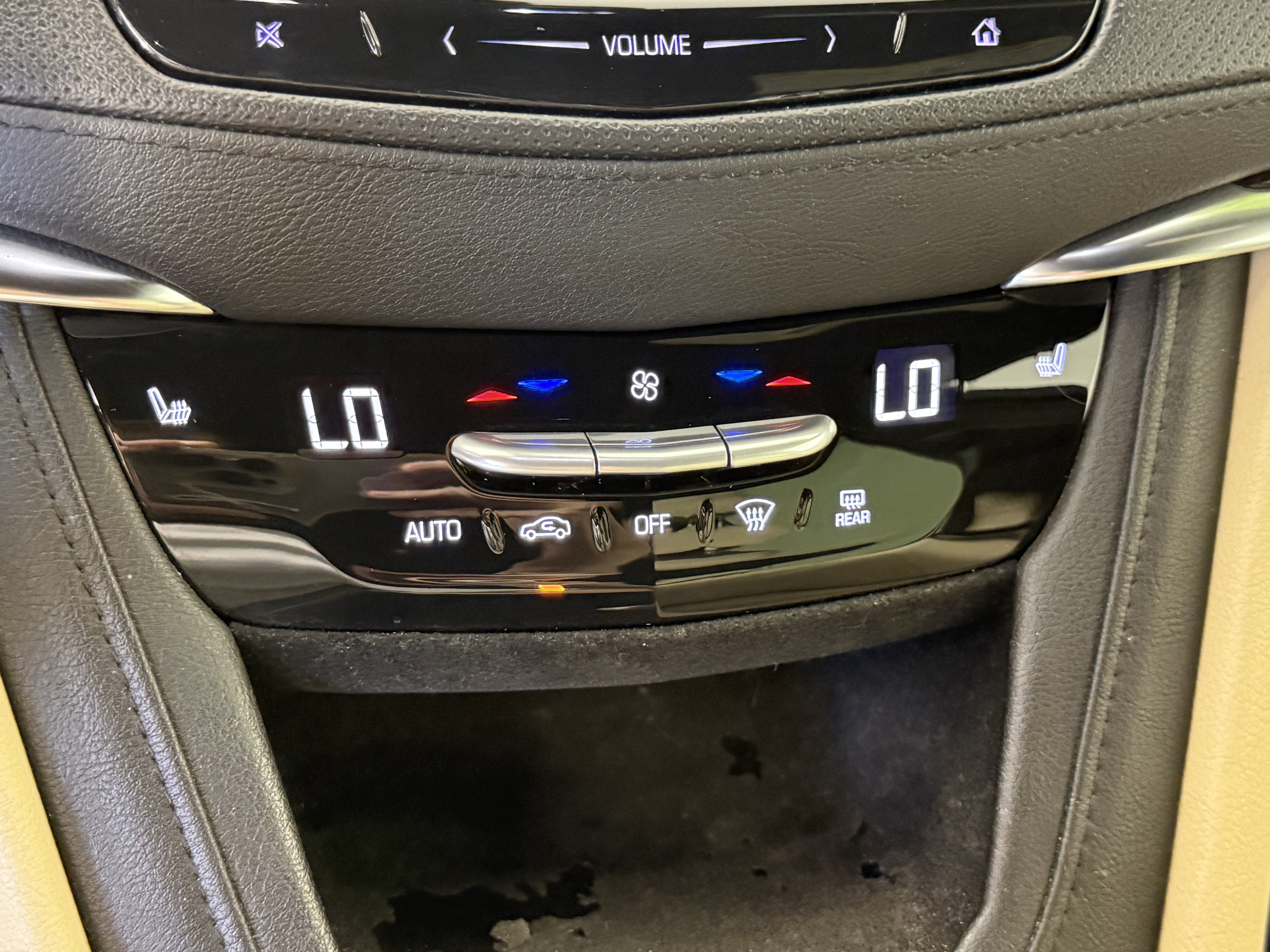 Used 2018 Cadillac XT5 Luxury w/ Driver Awareness Package image 23