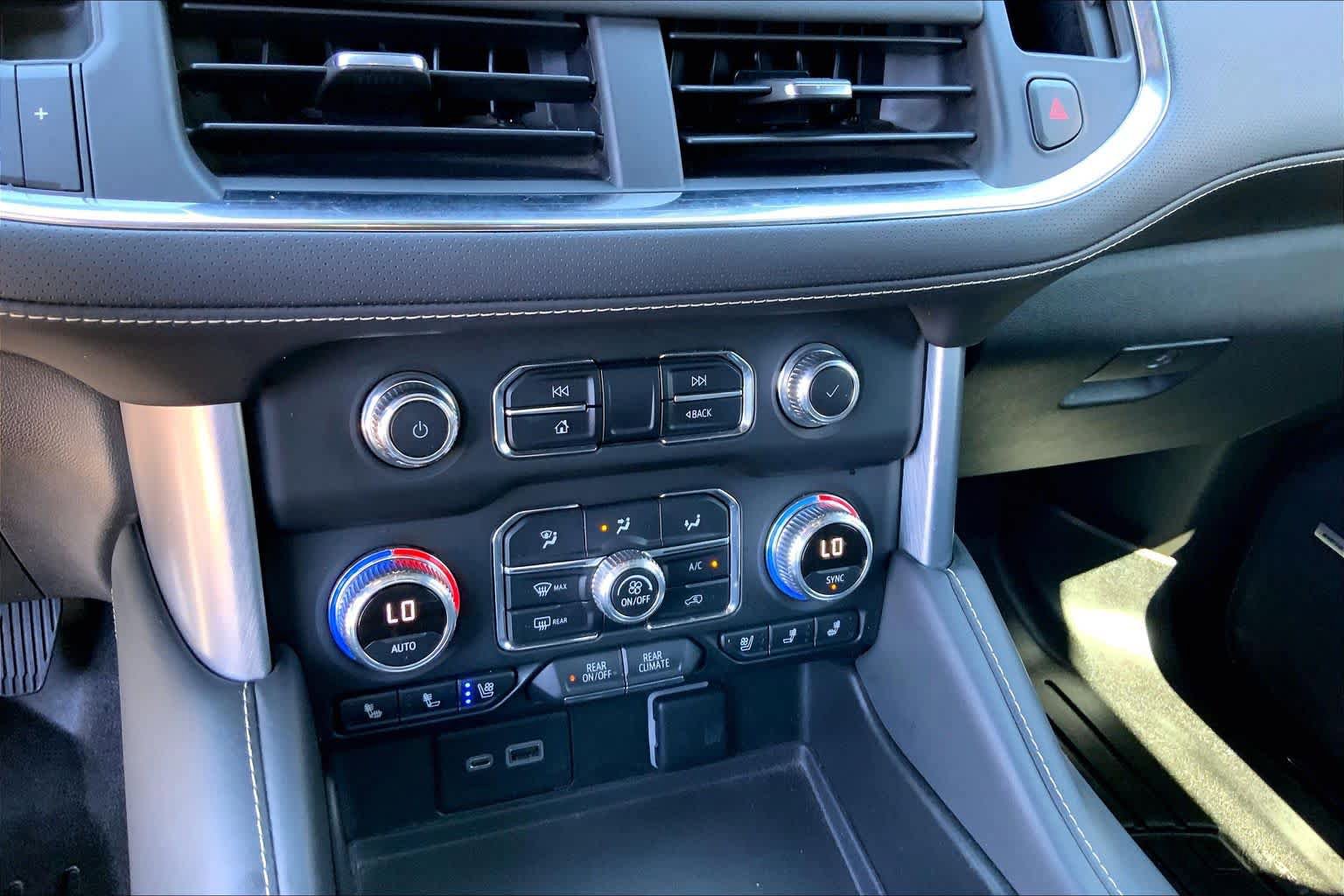Used 2023 GMC Yukon SLT AWD/4WD image 34