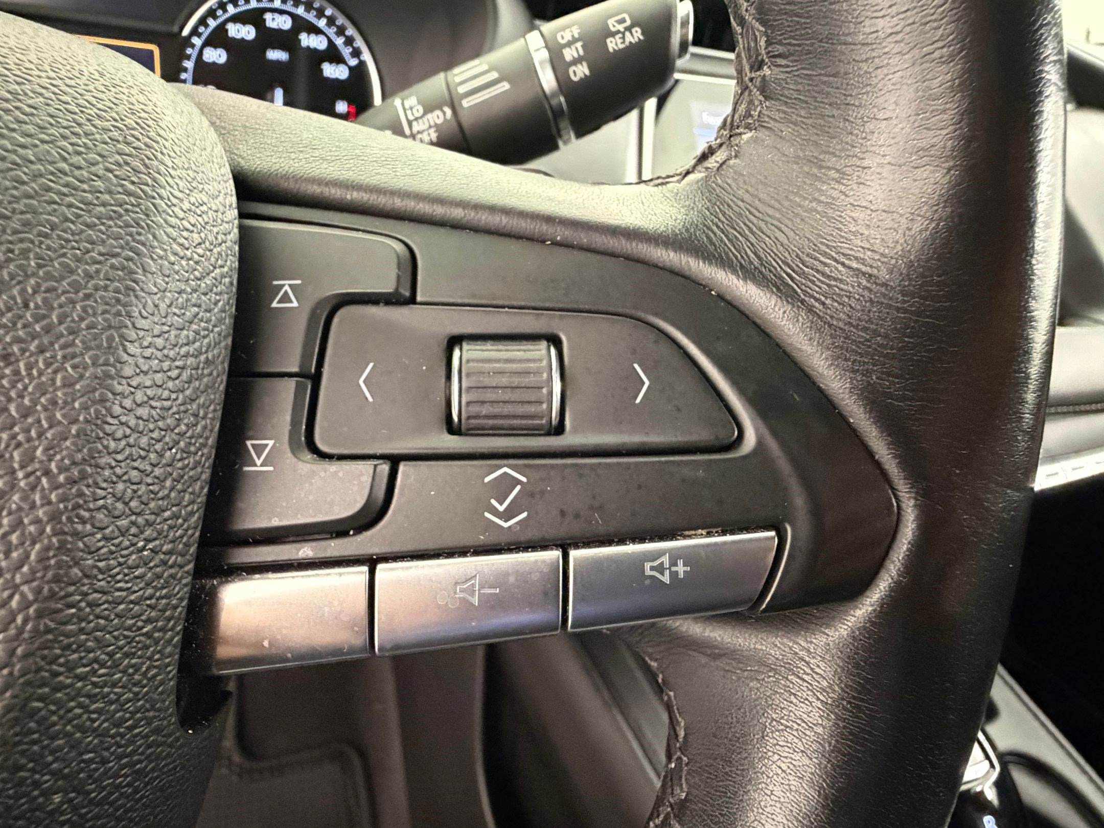 Used 2023 Cadillac XT4 Premium Luxury image 30