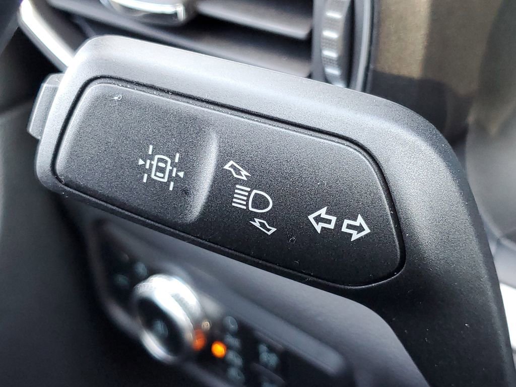 Certified 2022 Ford Explorer XLT w/ Equipment Group 202A image 16