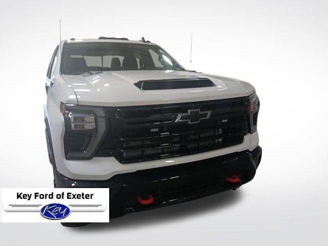 Used 2025 Chevrolet Silverado 2500 LT w/ Trail Boss Package image 3