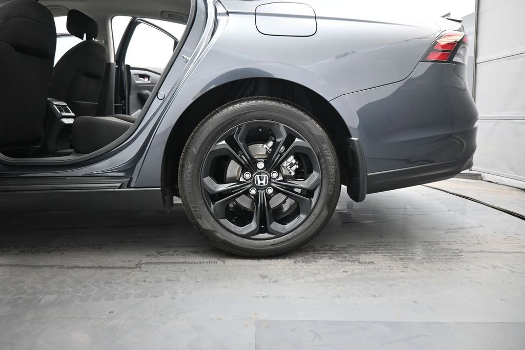 Used 2025 Honda Accord SE image 16