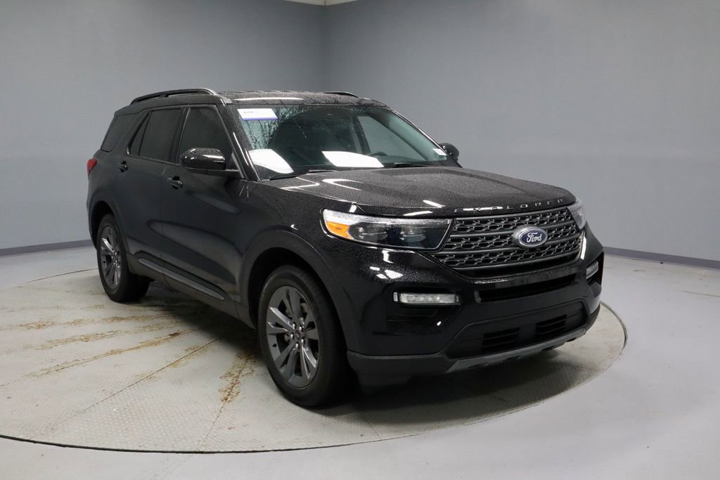 Certified 2024 Ford Explorer XLT w/ Equipment Group 202A