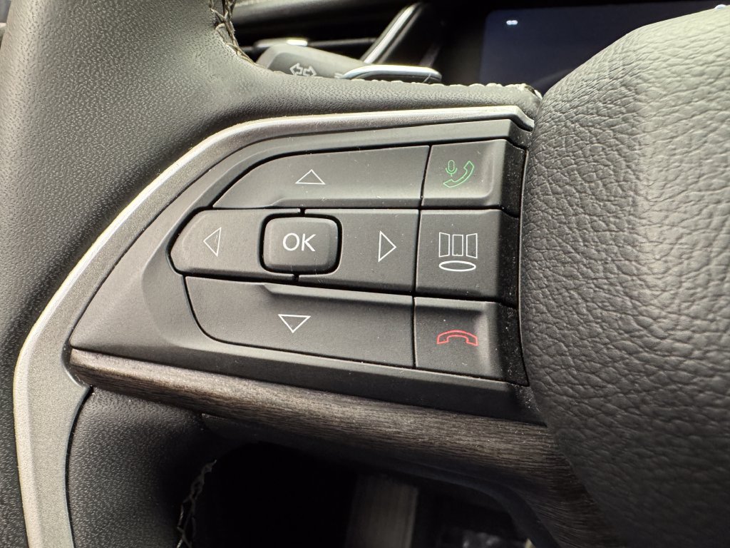 Used 2023 Jeep Grand Cherokee L Limited AWD/4WD image 14