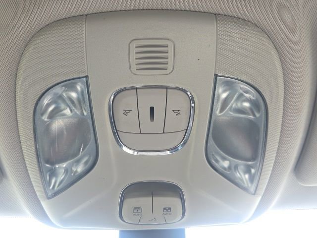Used 2018 Jeep Compass Latitude FWD image 26