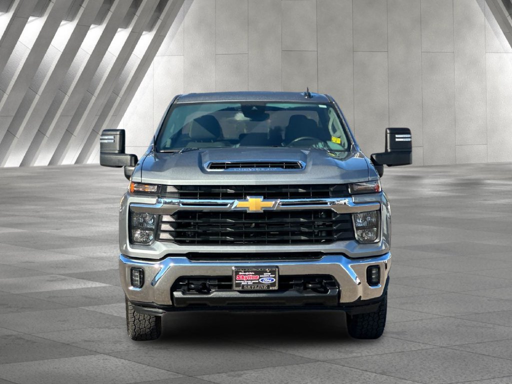Used 2025 Chevrolet Silverado 2500 LT w/ Convenience Package AWD/4WD image 8