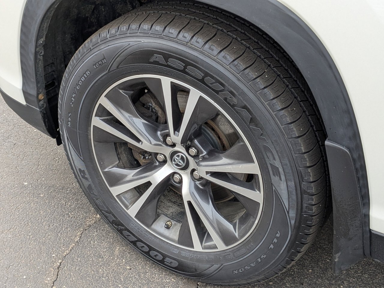 Used 2019 Toyota Highlander LE image 11