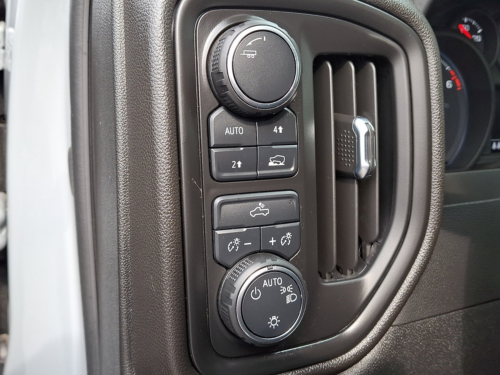 Used 2024 Chevrolet Silverado 1500 Custom AWD/4WD image 33
