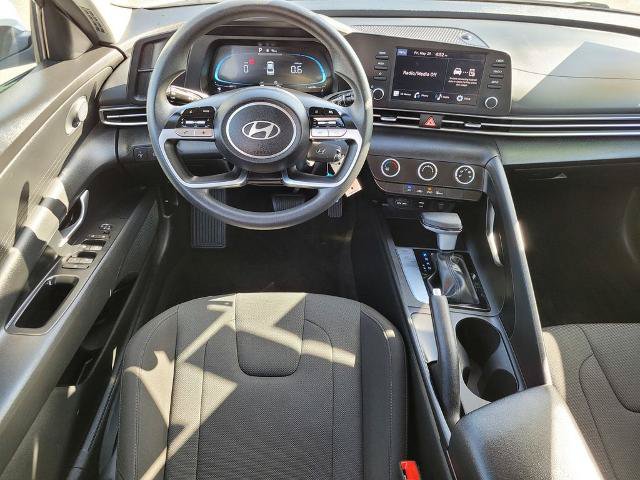 Used 2025 Hyundai Elantra SE FWD image 12