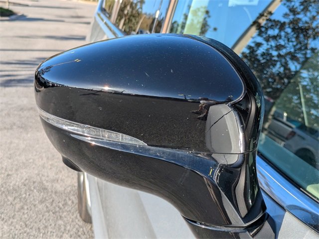 Used 2024 Chrysler Pacifica Limited image 11