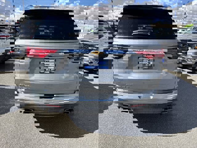Used 2023 Chevrolet Traverse High Country image 3