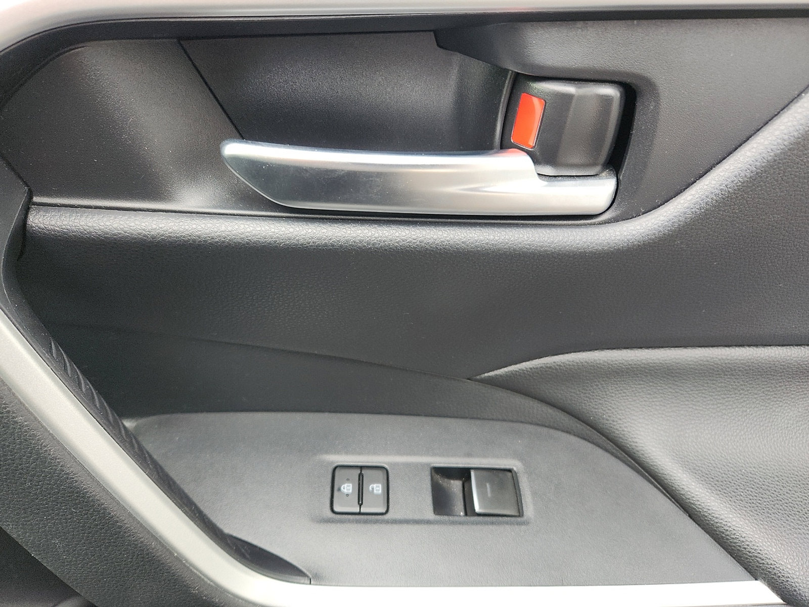 Used 2022 Toyota RAV4 SE image 35