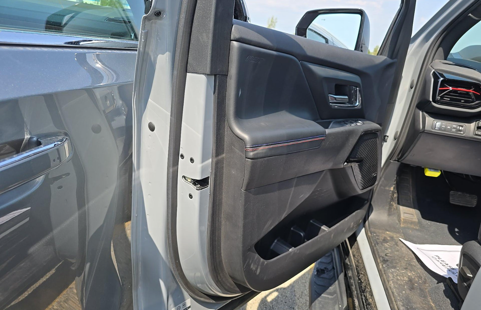 Used 2025 Chevrolet Silverado EV RST AWD/4WD image 11