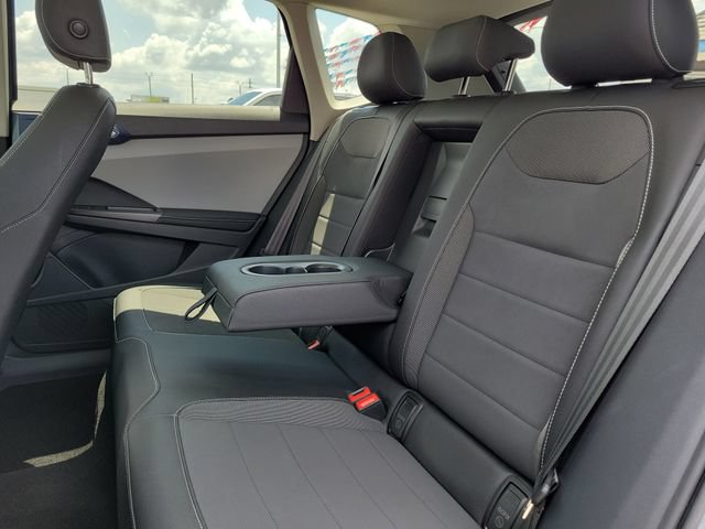 Used 2024 Volkswagen Taos SE w/ Panoramic Sunroof Package AWD/4WD image 16
