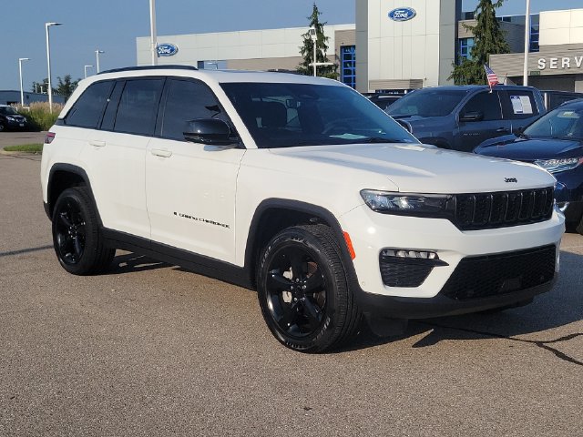 Used 2025 Jeep Grand Cherokee Limited w/ Luxury Tech Group II AWD/4WD image 6