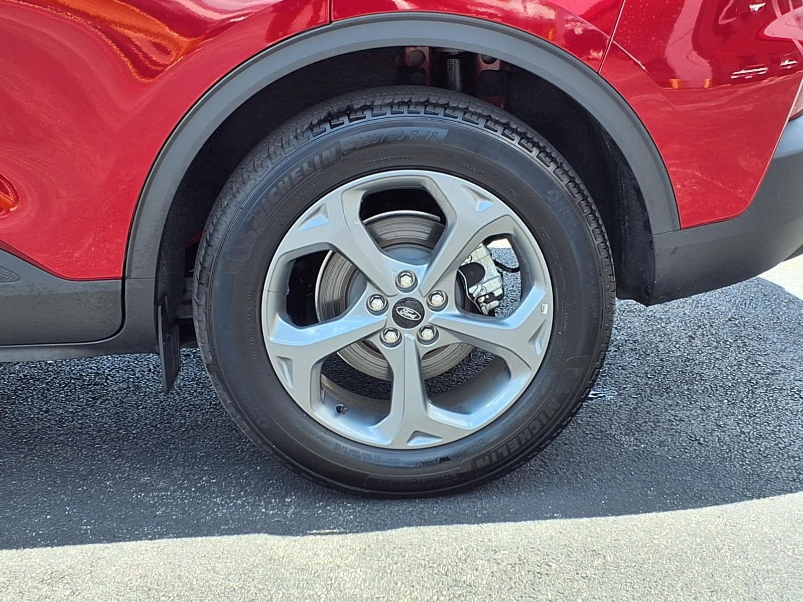 Certified 2025 Ford Escape ST-Line AWD/4WD image 10