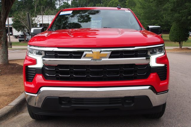 Used 2023 Chevrolet Silverado 1500 LT AWD/4WD image 2