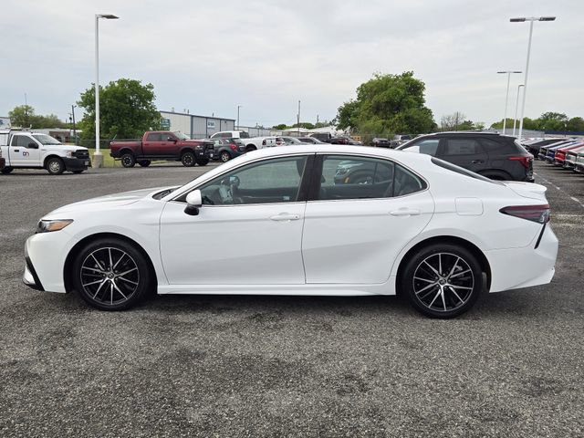 Used 2021 Toyota Camry SE image 4