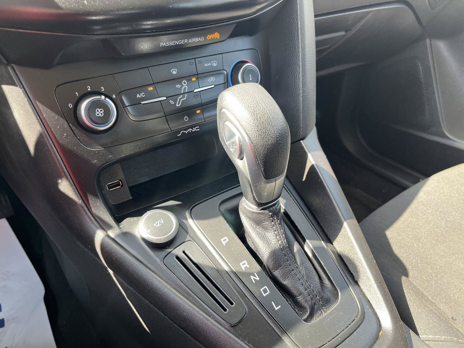 Certified 2018 Ford Focus SE FWD image 19