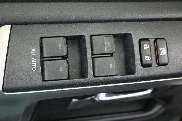 Used 2018 Toyota 4Runner SR5 AWD/4WD image 7