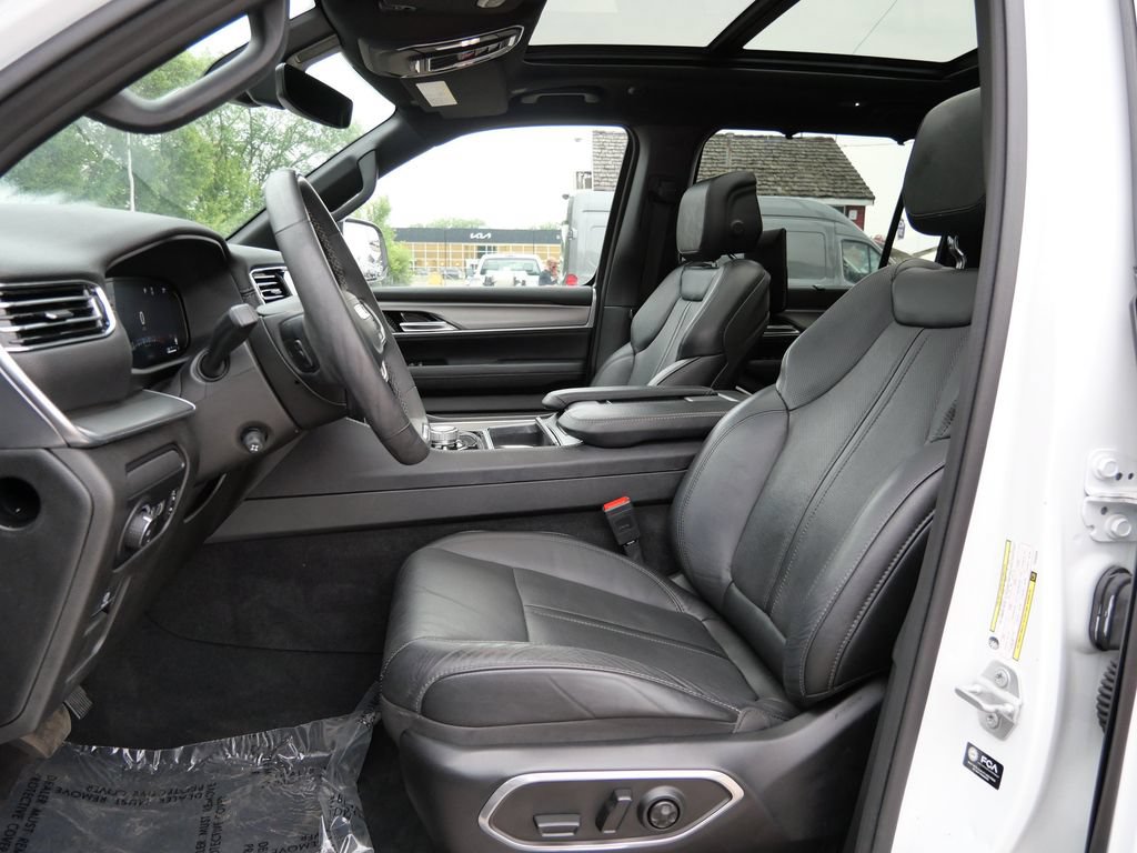 Used 2023 Jeep Wagoneer Series II w/ Convenience Group I AWD/4WD image 20