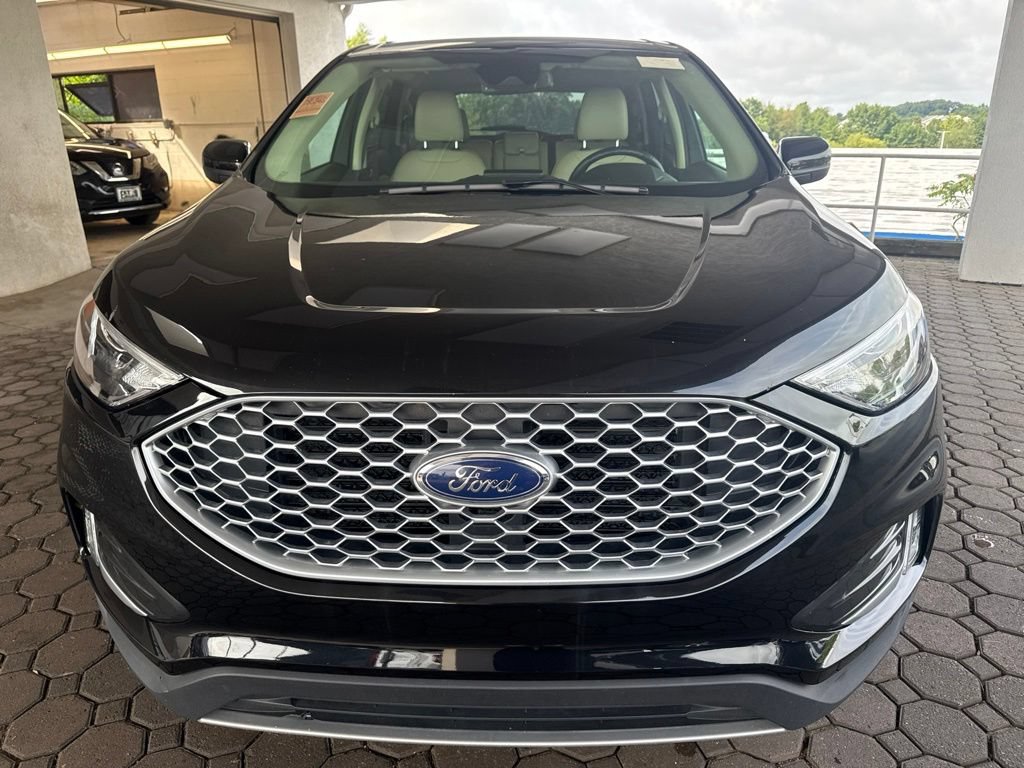 Certified 2024 Ford Edge SEL w/ Convenience Package AWD/4WD image 2