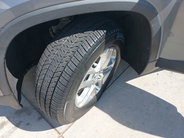 Used 2021 Chevrolet Traverse LS image 30