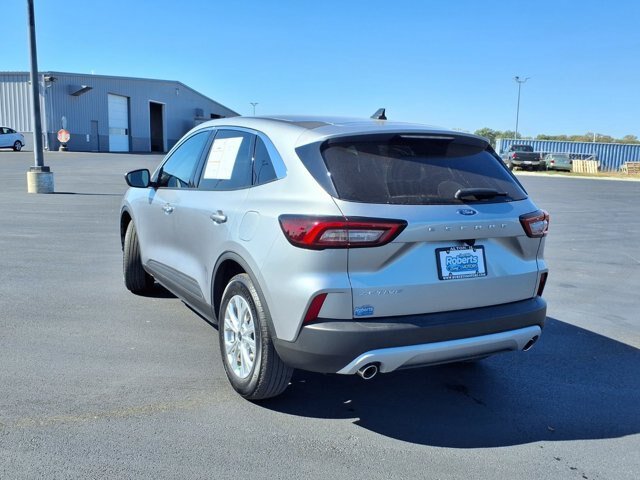 Certified 2023 Ford Escape Active w/ Cold Weather Package FWD image 3