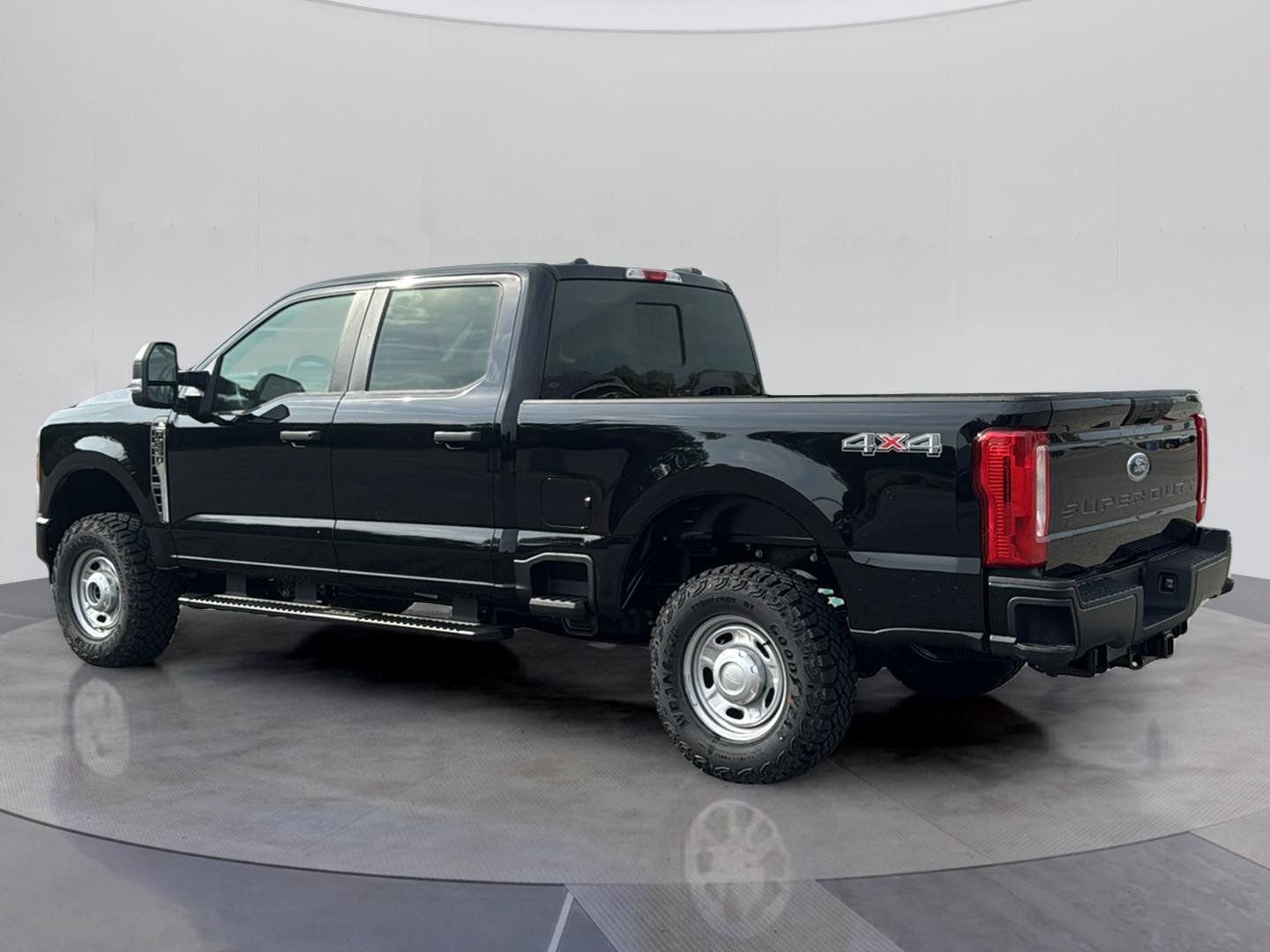 Certified 2026 Ford F250 XL w/ XL Off-Road Package AWD/4WD image 4