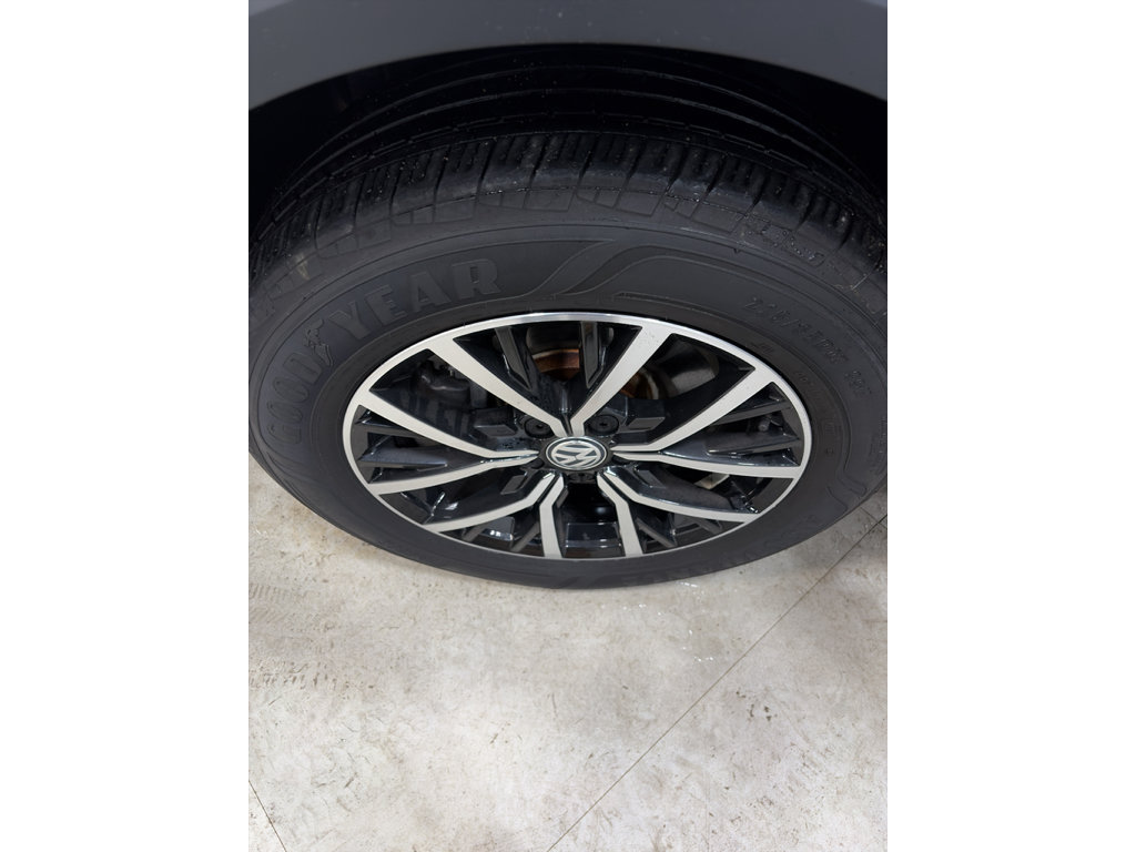 Used 2021 Volkswagen Tiguan SE AWD/4WD image 34