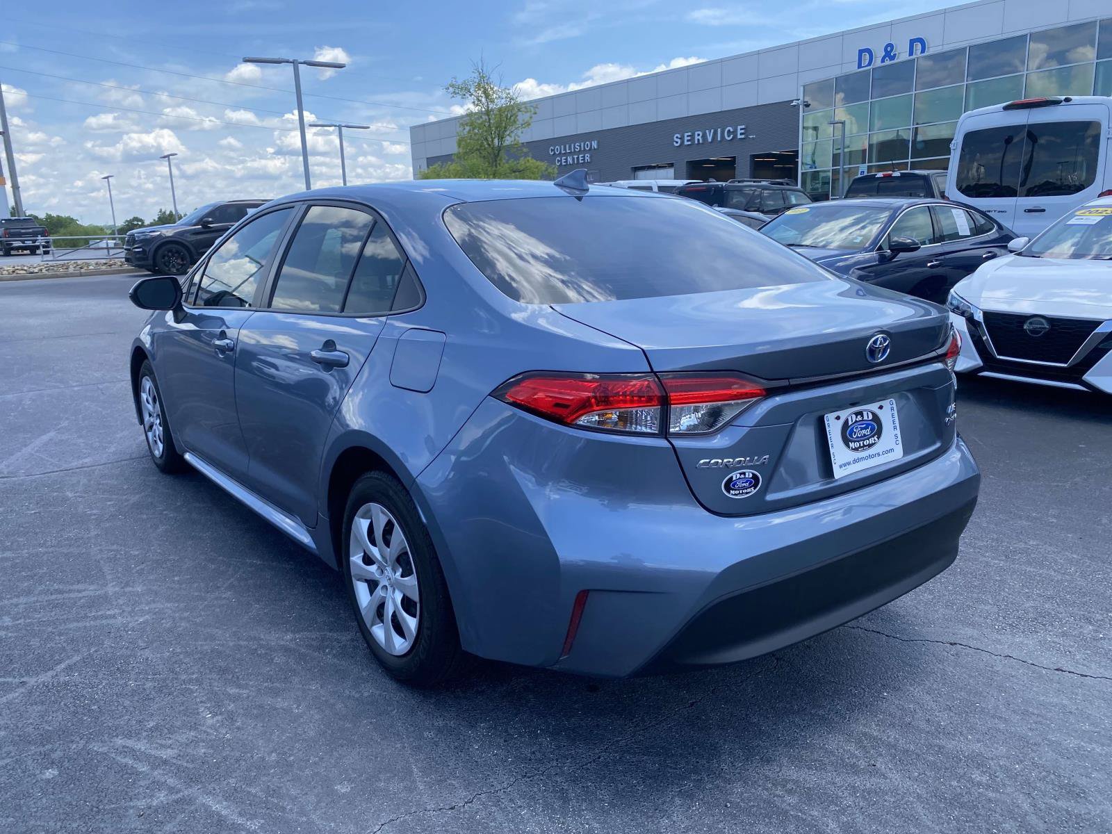 Used 2025 Toyota Corolla LE FWD image 5