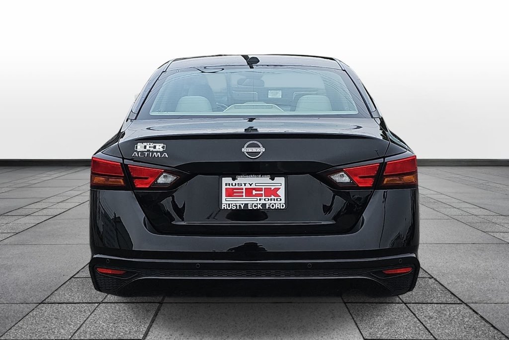 Used 2025 Nissan Altima 2.5 SV FWD image 6