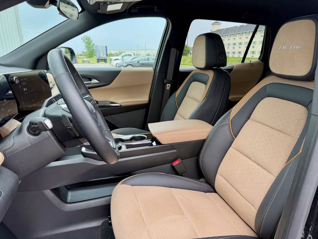 Used 2025 Chevrolet Equinox ACTIV w/ Convenience Package III AWD/4WD image 11