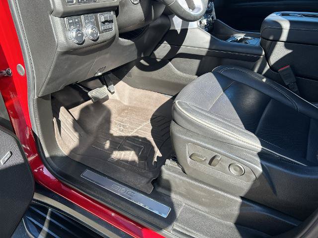 Used 2023 GMC Yukon XL SLT w/ SLT Luxury Package AWD/4WD image 12