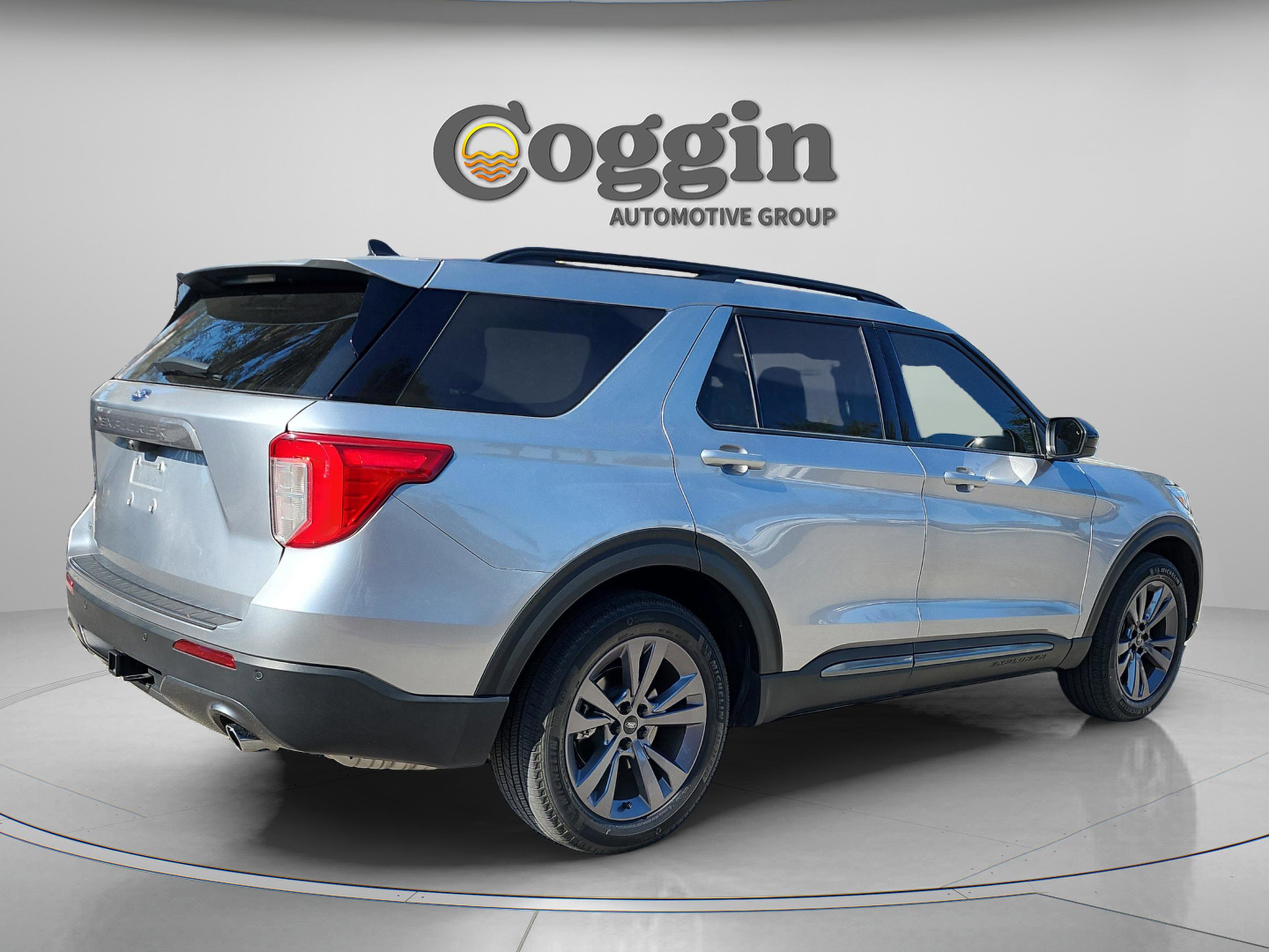 Certified 2023 Ford Explorer XLT w/ Equipment Group 202A image 6