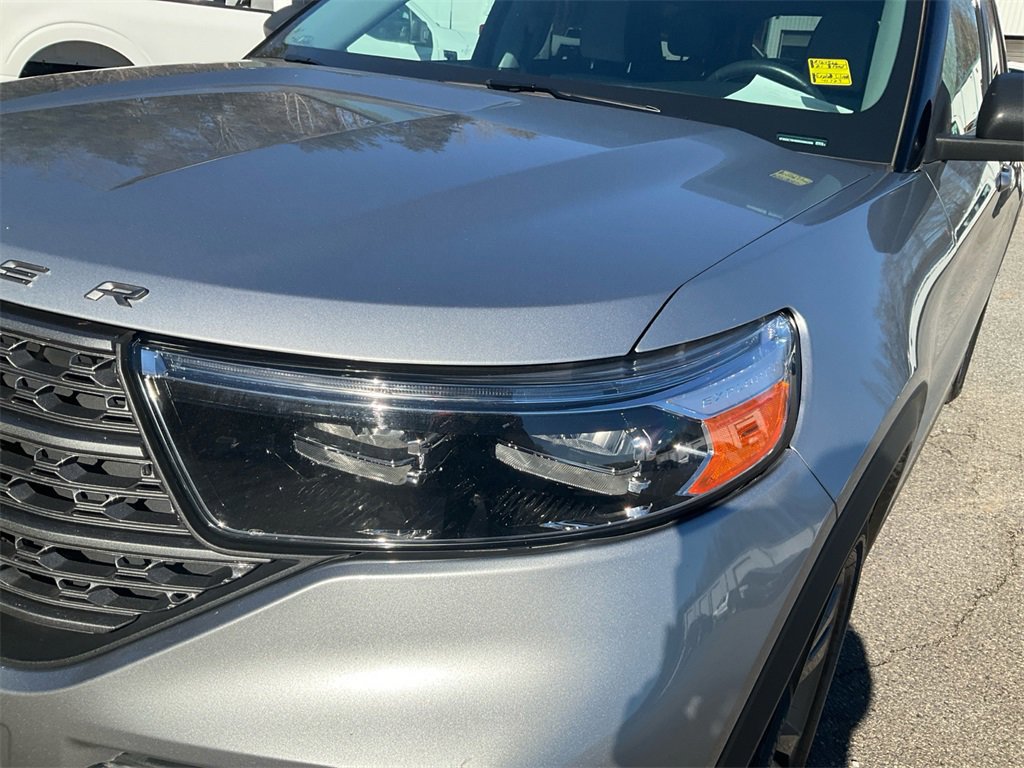 Certified 2021 Ford Explorer XLT w/ Equipment Group 202A image 9