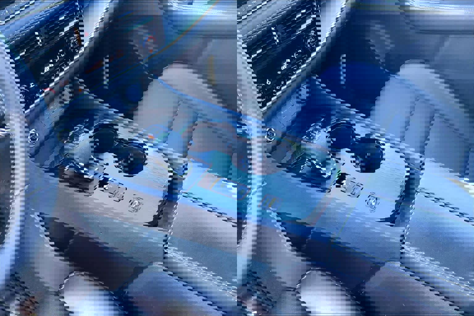 Used 2021 Nissan Rogue SV w/ Premium Package image 16