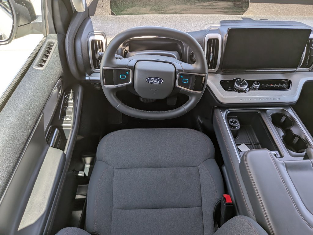 Certified 2025 Ford Expedition Active AWD/4WD image 11
