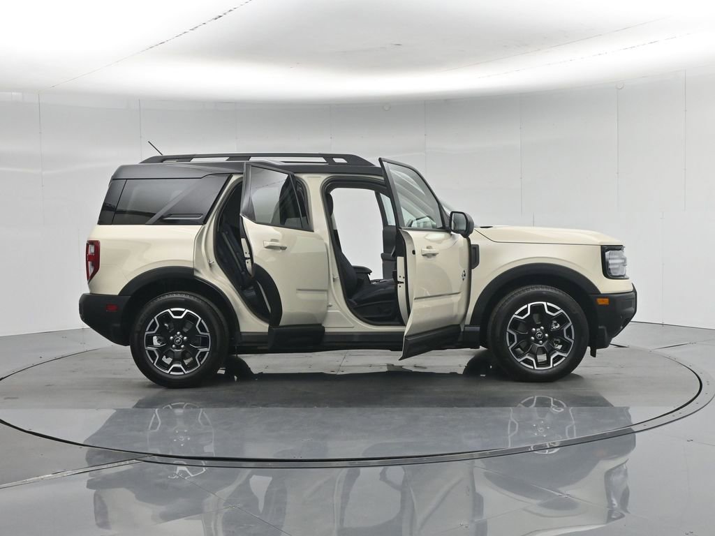 Certified 2025 Ford Bronco Sport Outer Banks w/ Outer Banks Tech Package+ AWD/4WD image 5