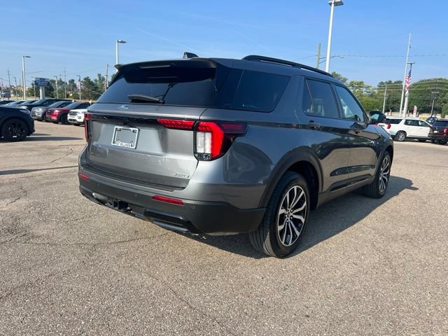 Certified 2025 Ford Explorer ST-Line AWD/4WD image 3