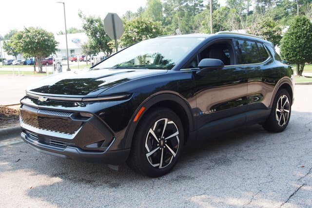 Used 2026 Chevrolet Equinox EV LT FWD image 3
